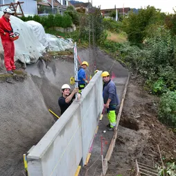 GMK-System als Gartenstützmauer